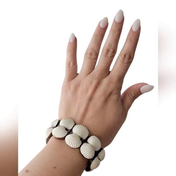 Shell Bracelet - Picture 3 of 5